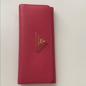 Prada saffiano wallet